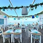 Skipper Beachfront *