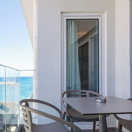 Apartment Skipper Beachfront *